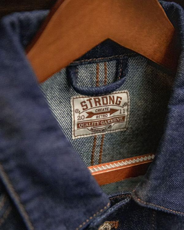 ルイ バッジ刺繍入りデニムジャケット 1006