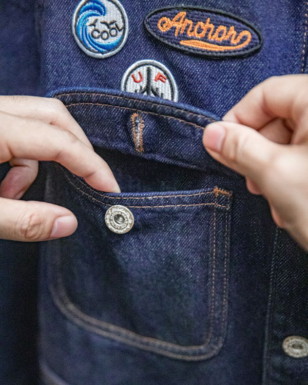 ルイ バッジ刺繍入りデニムジャケット 1006
