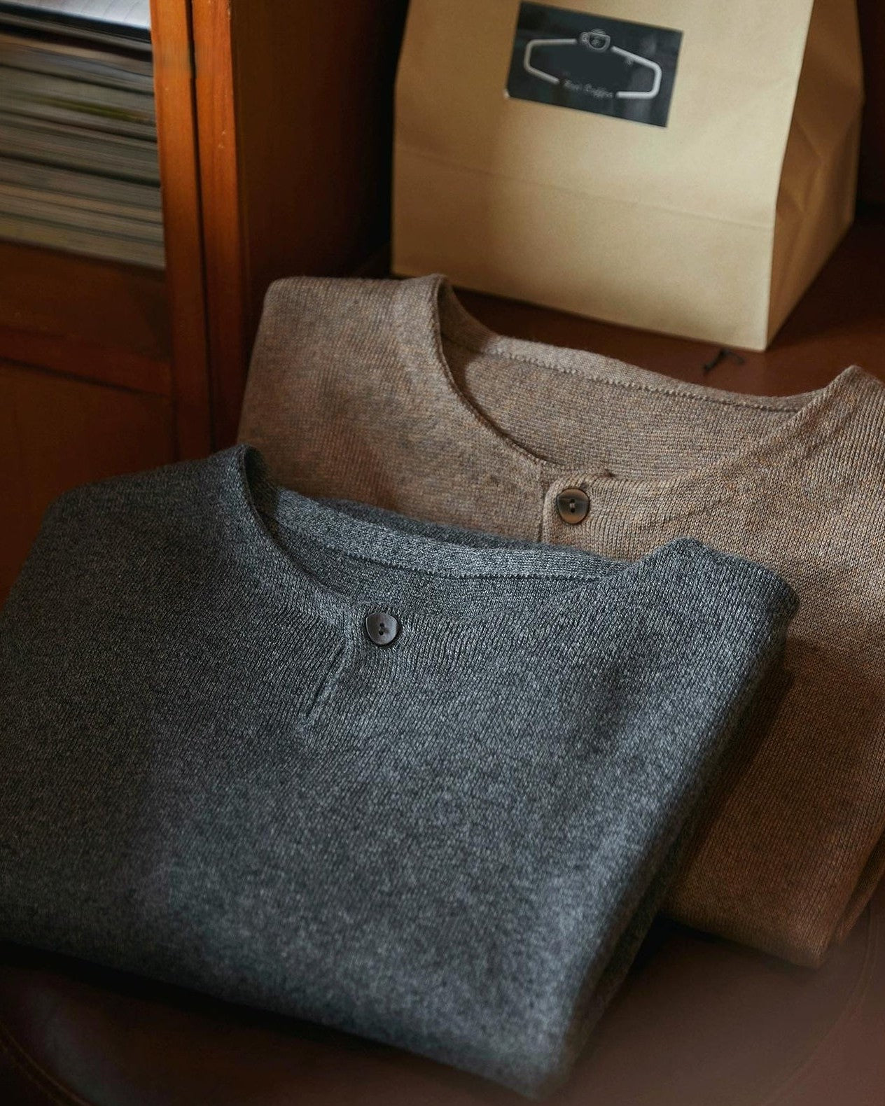 メスキート ワンボタンUネックニットセーター 2323