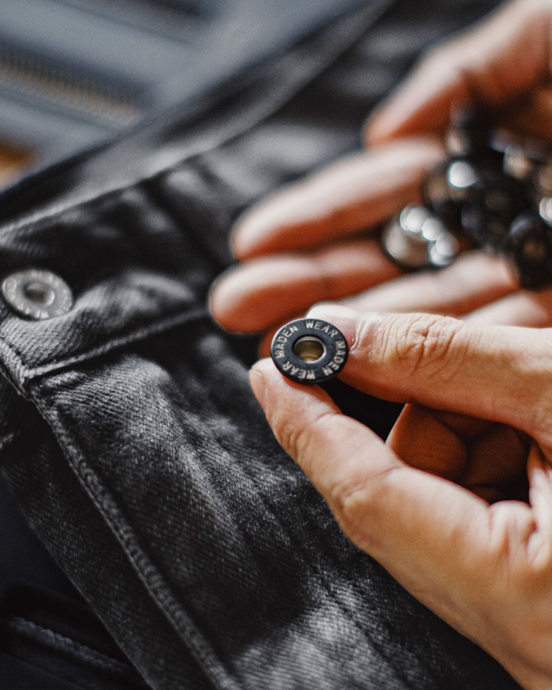 ブライス ウォッシュドブラックルーズテーパードデニムパンツ 2266