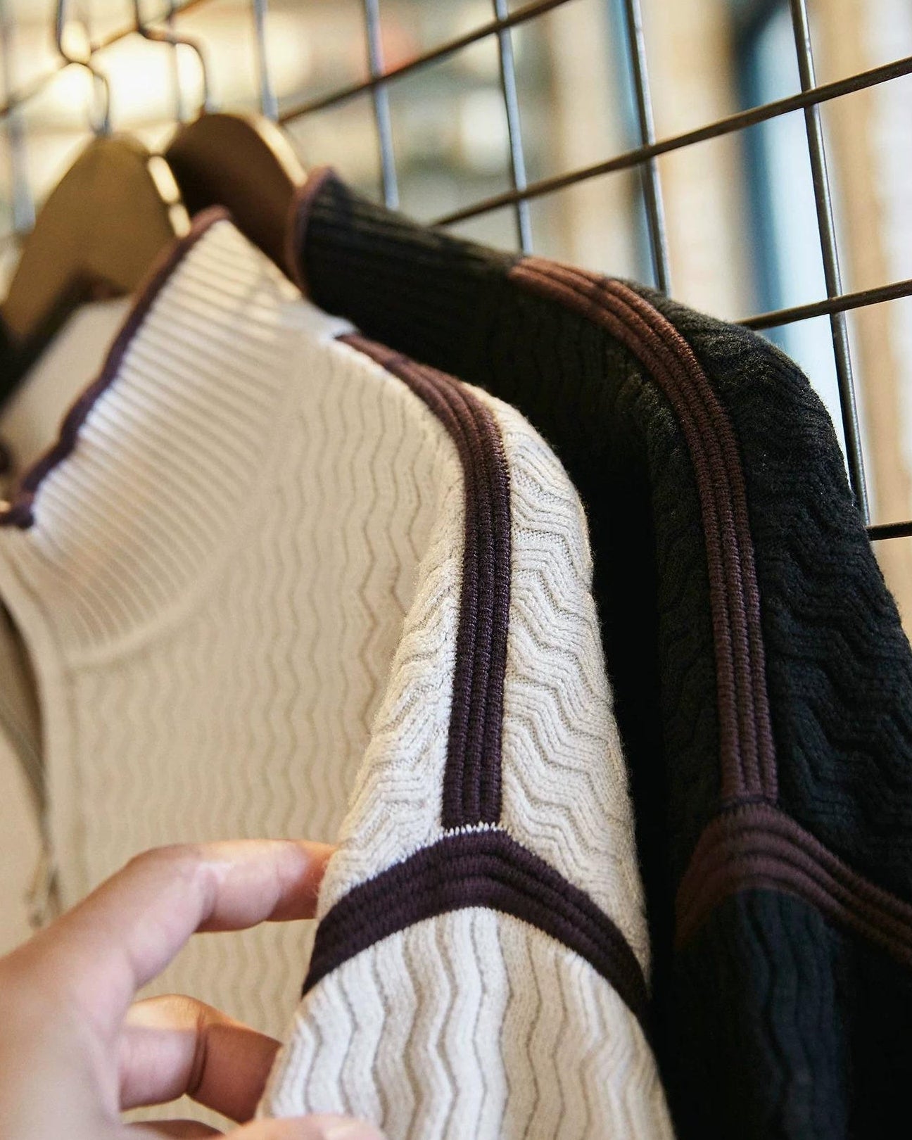 チカシェイ ジオメトリックハーフジッププルオーバー 2397