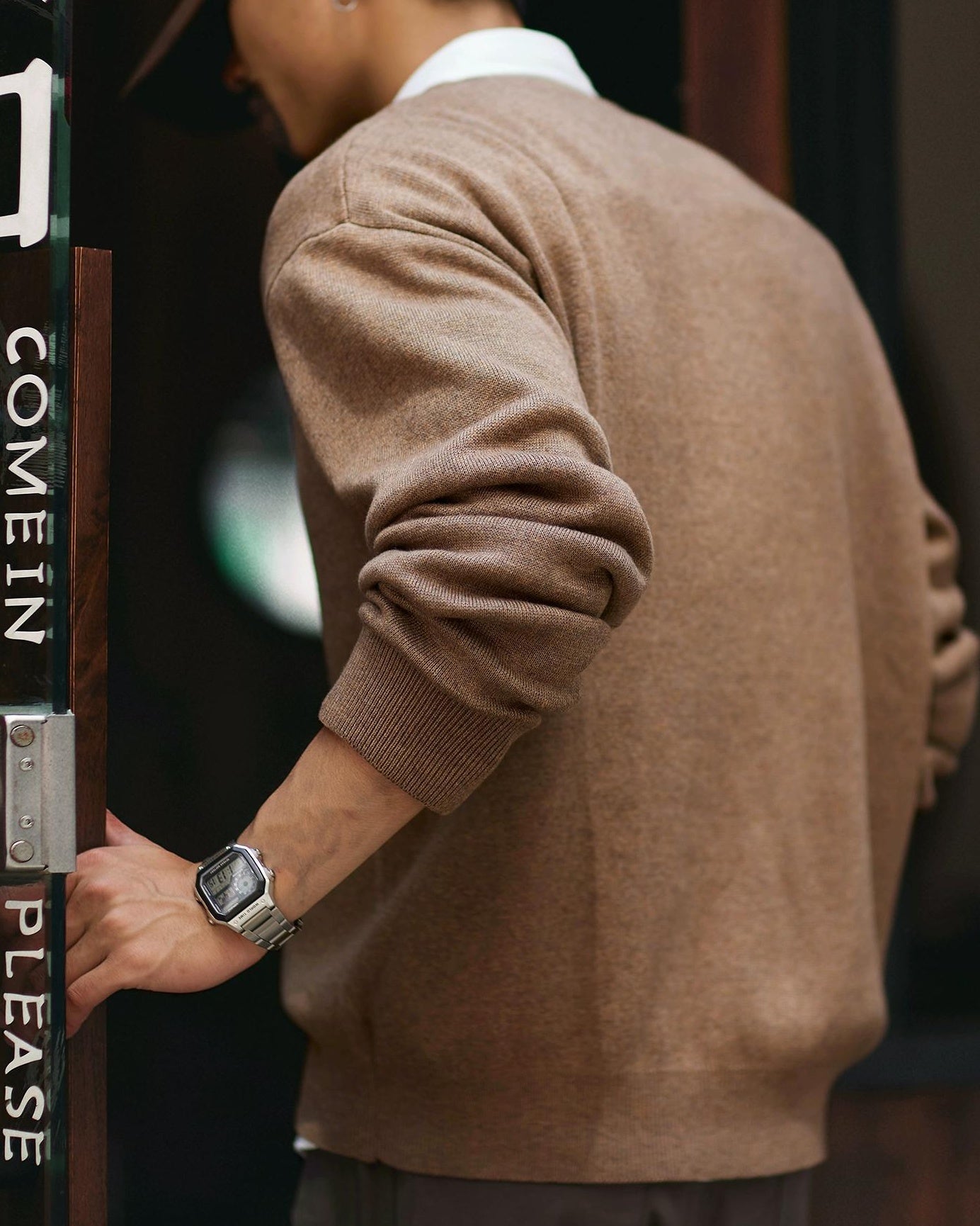 メスキート ワンボタンUネックニットセーター 2323