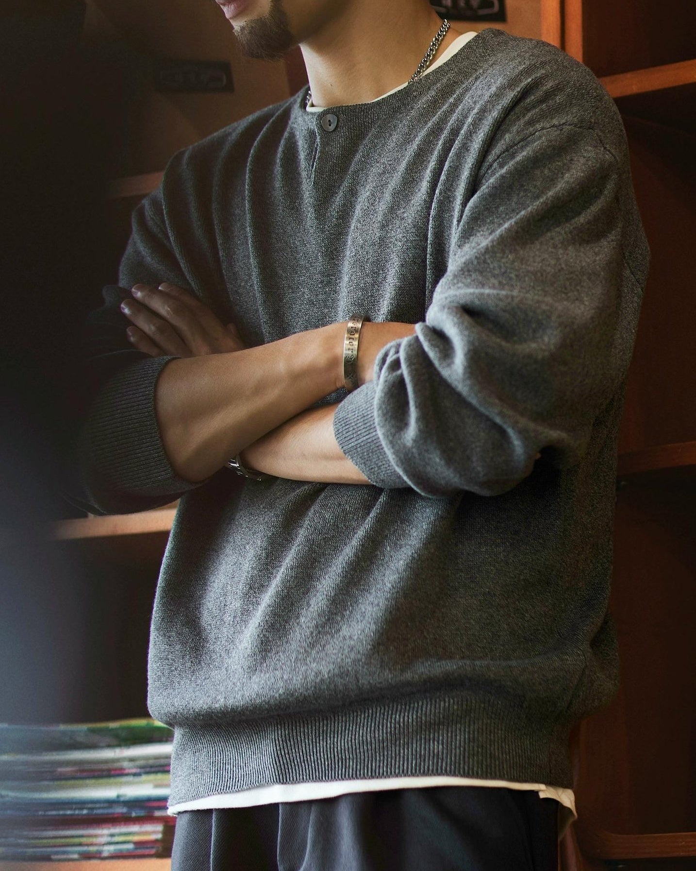 メスキート ワンボタンUネックニットセーター 2323